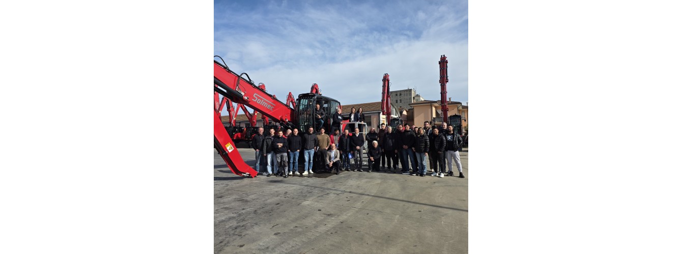 FORMAZIONE SUI NOSTRI CARICATORI SEMOVENTI - TRAINING ON OUR MATERIAL HANDLERS
